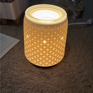 Scentsy Cream Textured Home Accent Warmer